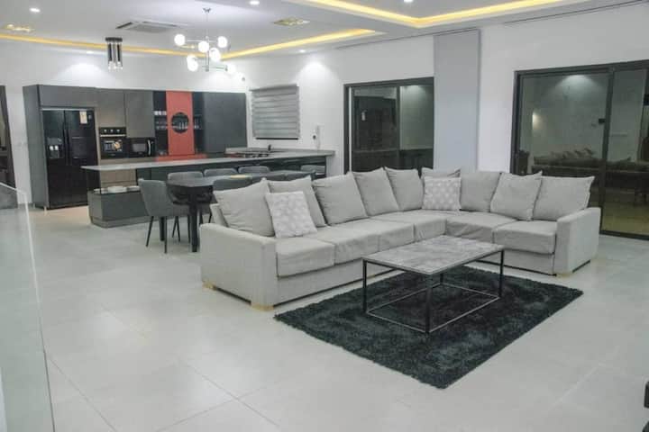 Magnifique Villa Avec Piscine Et Jacuzzi - Abidjan
