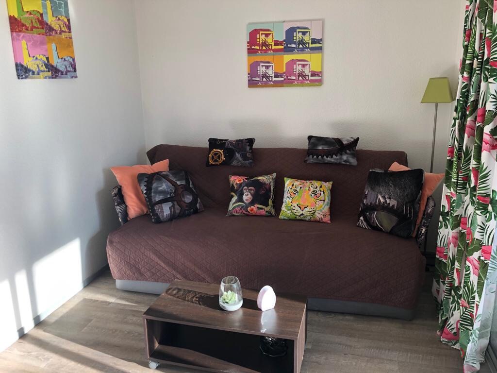 Top Airbnb: Studio cabin with pools in Gruissan