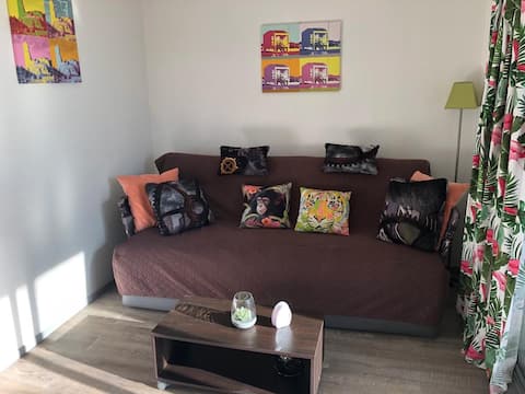 Top Airbnb: Studio cabin with pools in Gruissan