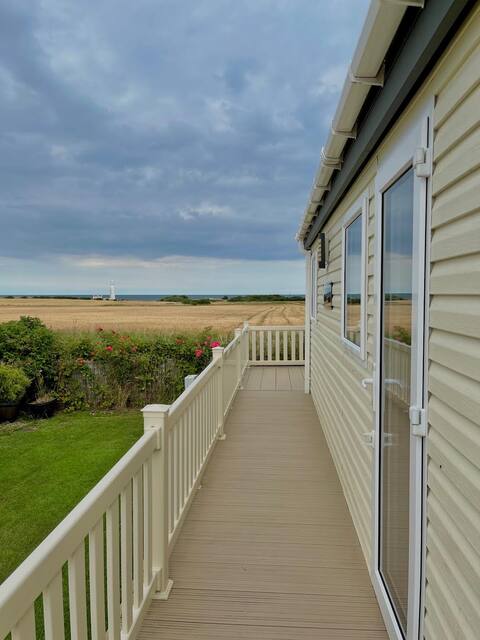 Luxurious 2 bedroom lodge with panoramic sea views