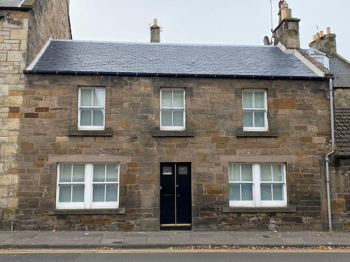 Wynd Cottage Central St Andrews stl No. FI 00084 P Townhouses for Rent in Fife, Scotland