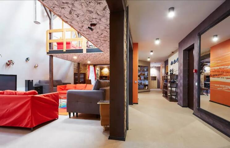 Stylish Liberty Loft Penthouse gallery image 2