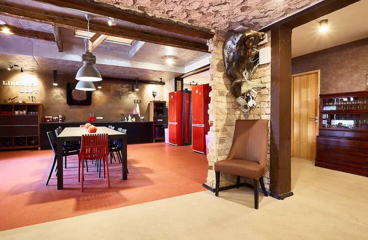 Stylish Liberty Loft Penthouse gallery image 4