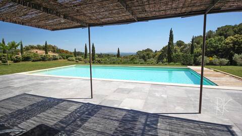 Beautiful villa with breathtaking views & pool