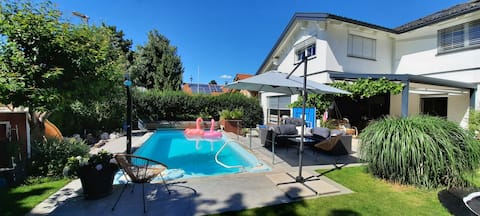 Apartment with pool and playroom-10min to Salzburg