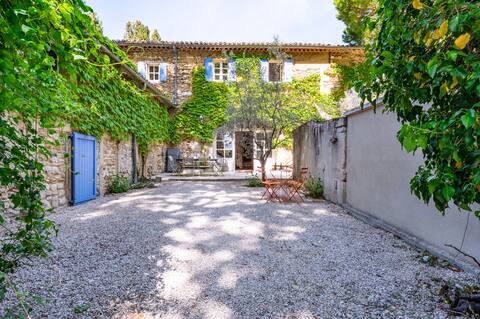 Le Mas des Platanes,"L'aparté" cottage in Provence.