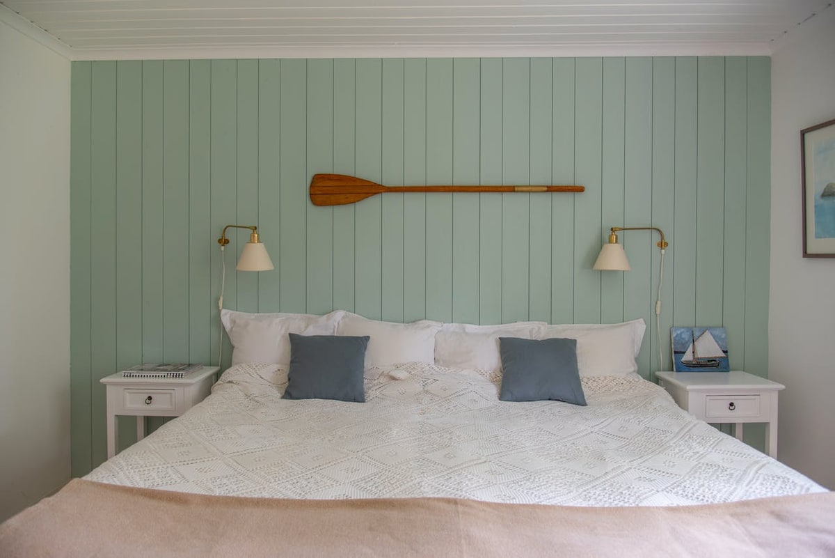 Master bedroom with 2x105 cm beds and several wardrobes.