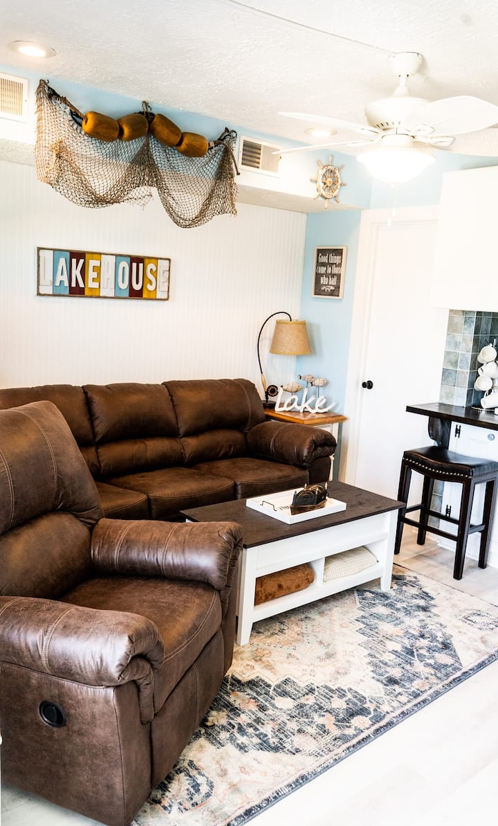 Luxury, Waterfront Ground Floor One Bedroom Condo - Smith Mountain Lake, VA