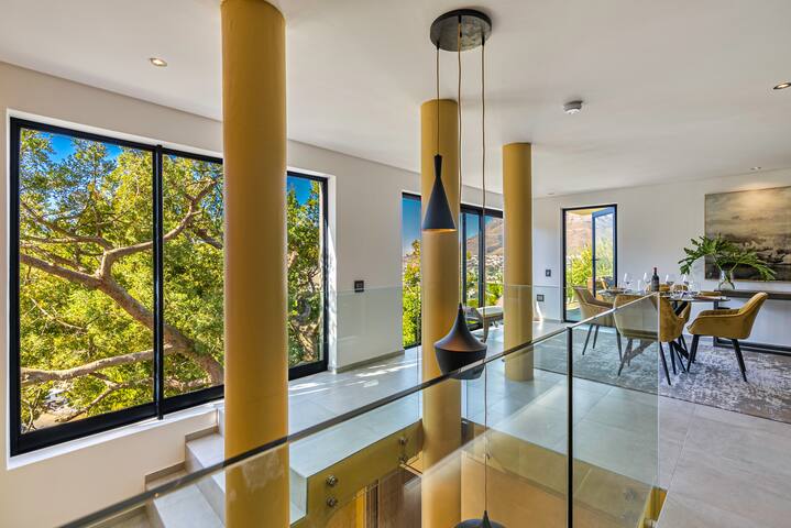 Contemporary 2 bed 2 bath Tamboerskloof Apartment gallery image 5