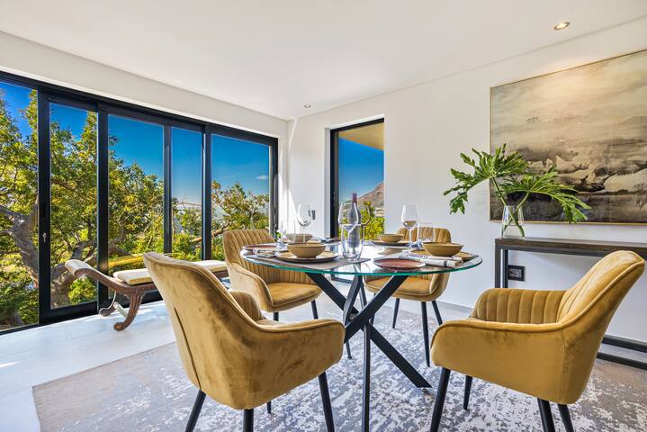 Contemporary 2 bed 2 bath Tamboerskloof Apartment gallery image 4