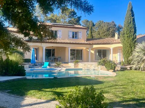 Beautiful villa in a green environment
