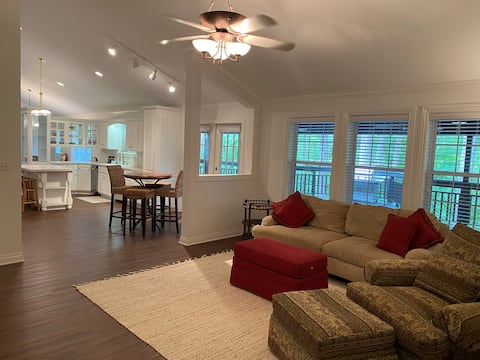 Lake Ouachita 6 bed home located in Mt. Harbor!