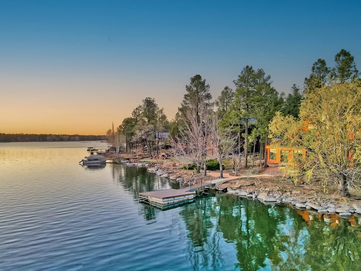 Luxury Waterfront Retreat w/Game Room & Hot Tub