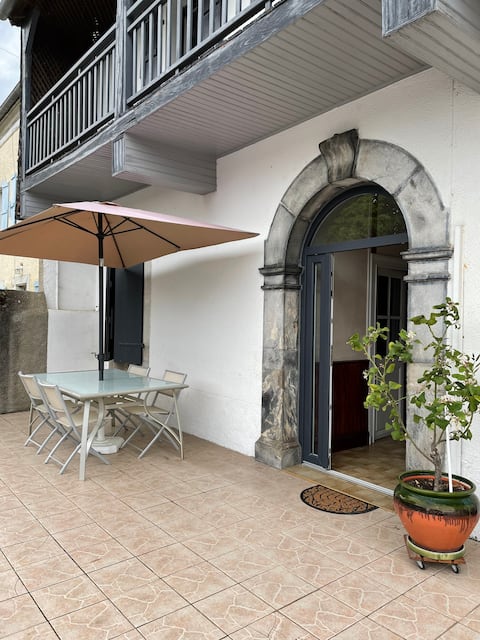 Pleasant 3 bedroom townhouse, parking, wifi