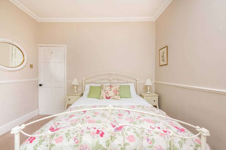 Stunning master bedroom. 