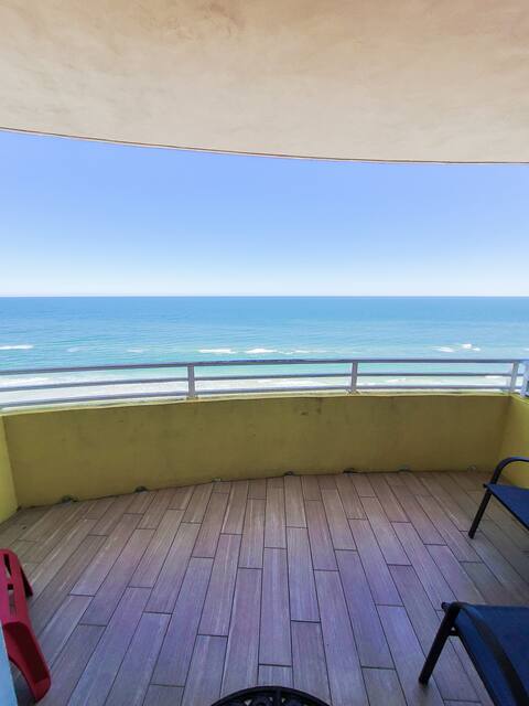 Glorious Oceanfront Escape: 1BR Private Balcony