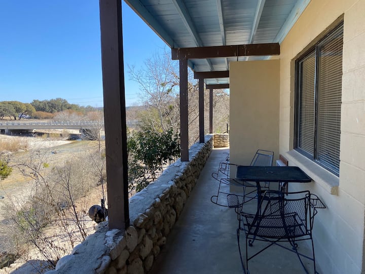 Neal's Lodges Cabin 28 - Concan, TX