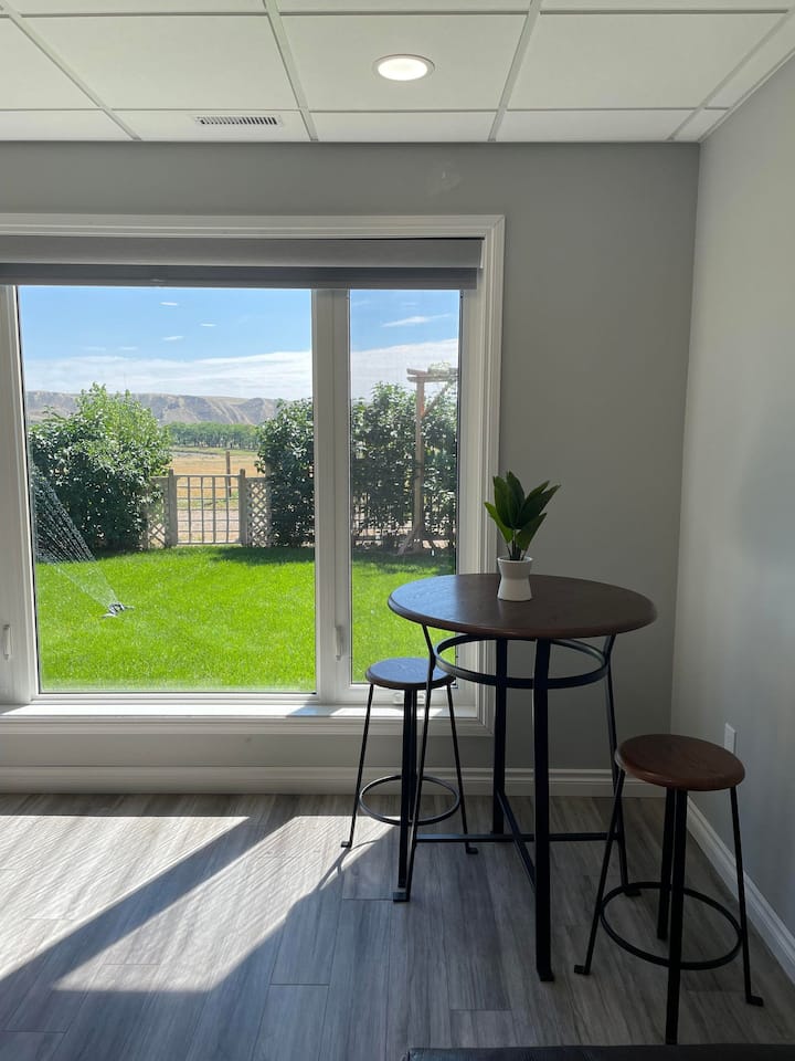 Modern, Bright Coulee View Suite