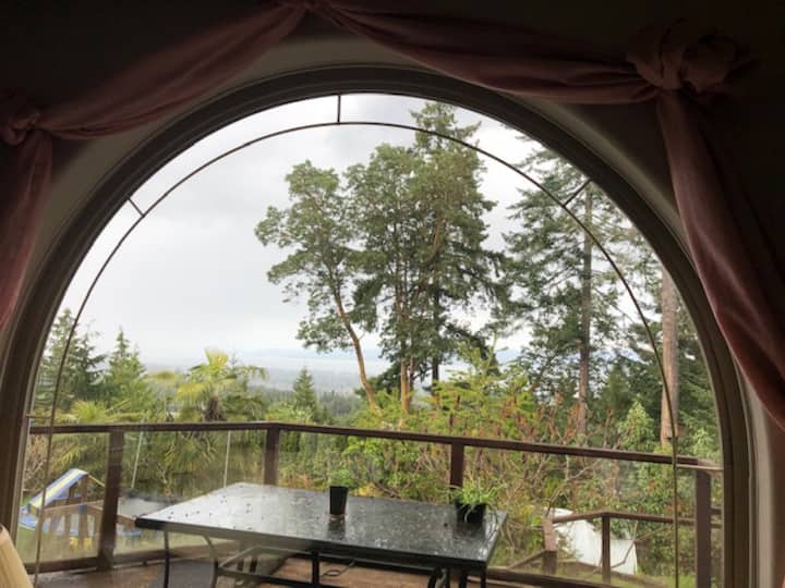 Little Mountain Manor -The Castle On The Hill. - Parksville