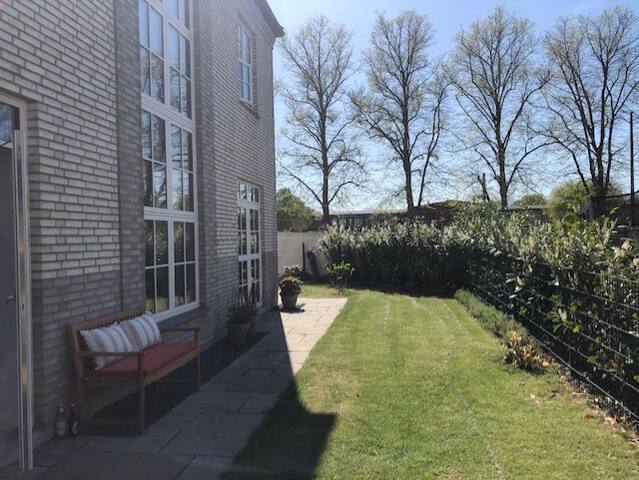 Wonderful house in fashionable area gallery image 5