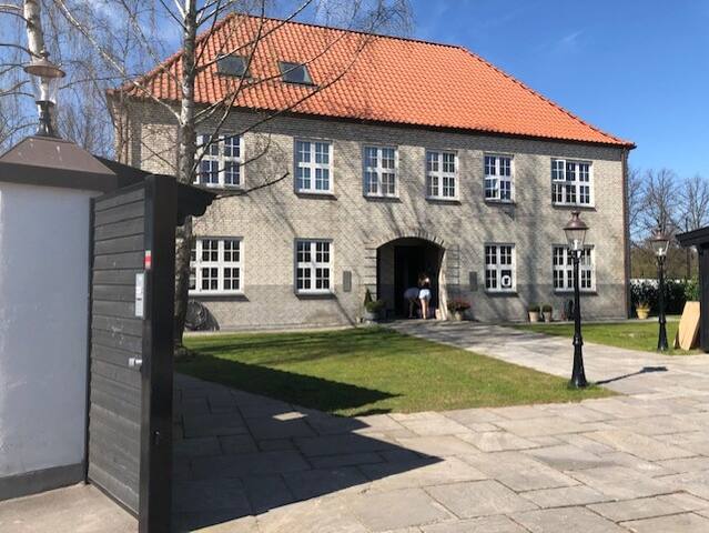 Wonderful house in fashionable area gallery image 4