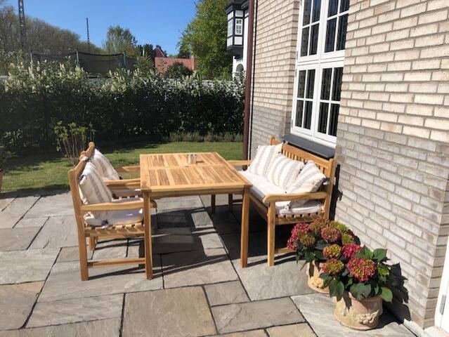 Wonderful house in fashionable area gallery image 2