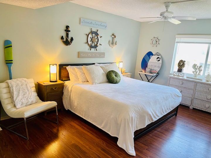 غرفة النوم الرئيسية بحجم الملوك