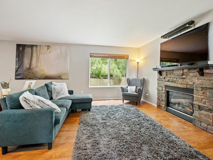Edgefield Treasure Spacious 5+ bed & garage! Houses for Rent in