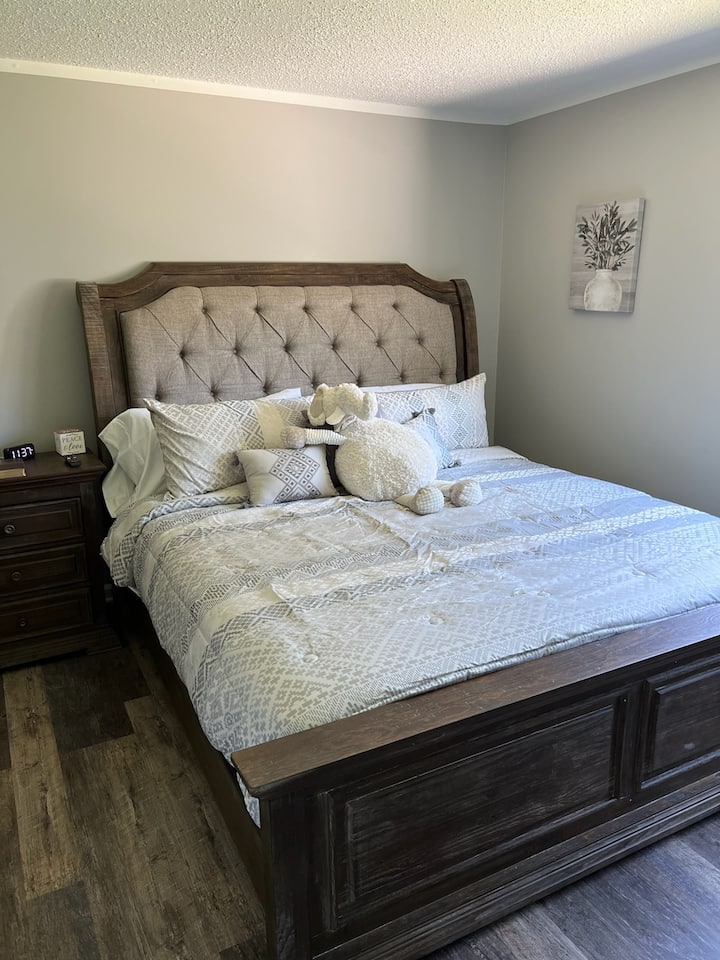 King size bed with plush linens! 