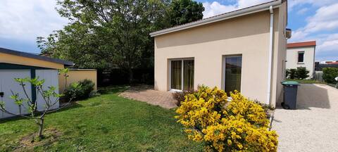 Bright house with parking and garden