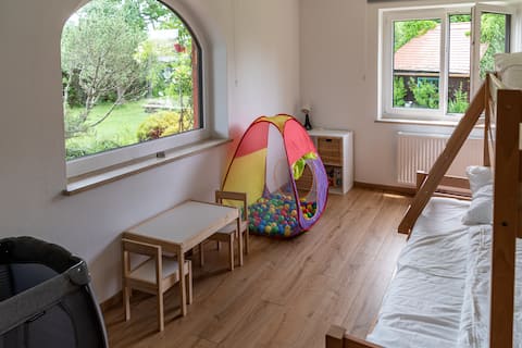 Family paradise! 4 BR, 3 Bath, 1 Kids Playroom