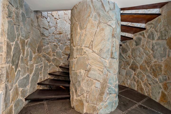 MID-CENTURY MASTERPIECE, HOLLYWOOD HILLS gallery image 3