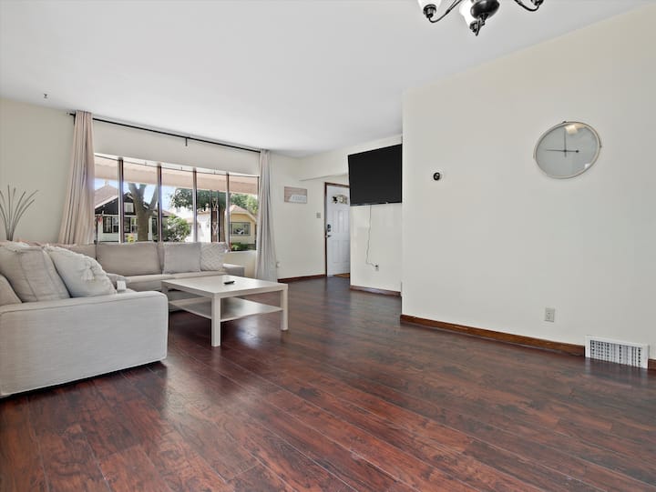 Family-Friendly 5-BR Near Stadium, Updated Kitchen