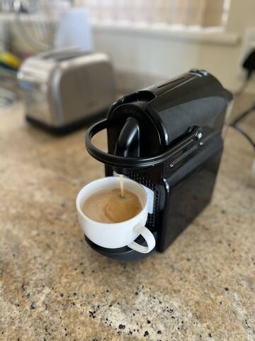 Beautiful 2 bedroom, 2 bathroom with sea views gallery image 5