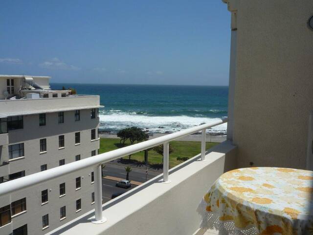 Beautiful 2 bedroom, 2 bathroom with sea views gallery image 3
