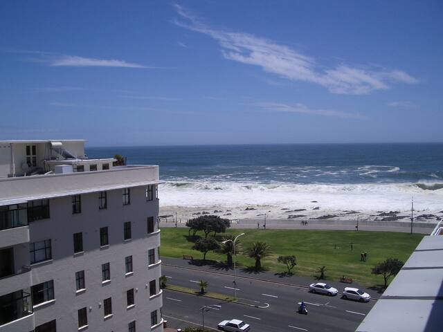 Beautiful 2 bedroom, 2 bathroom with sea views