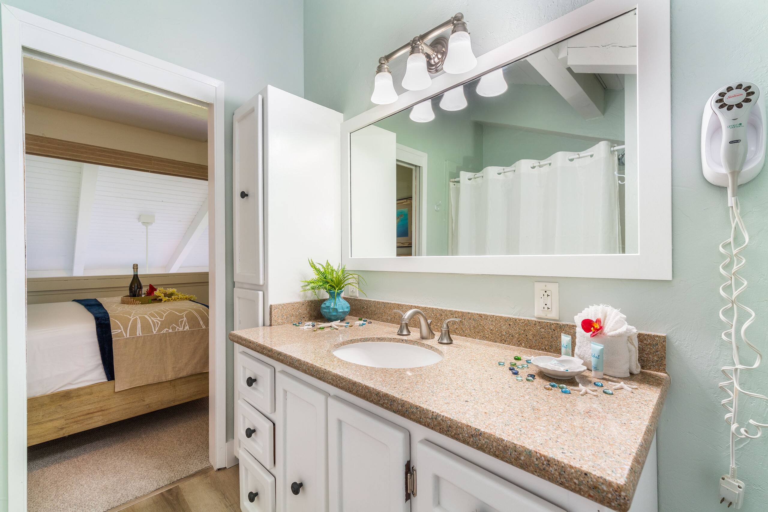 Condo in Lahaina · ★4.9 · 2 bedrooms · 3 beds · 2 baths - Image 23
