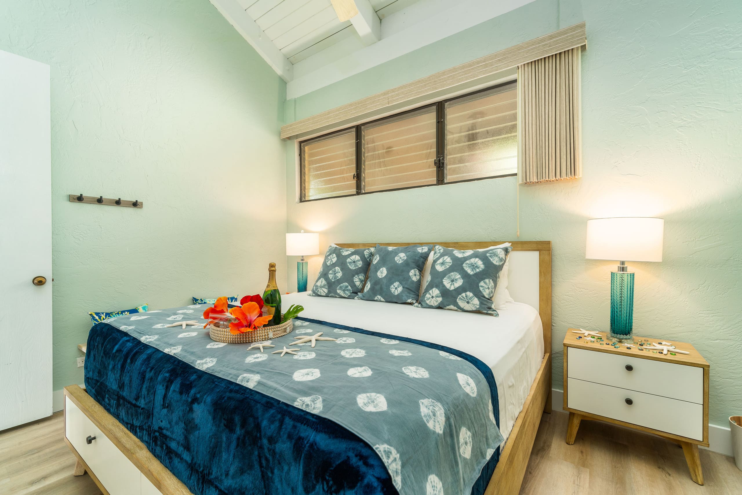 Condo in Lahaina · ★4.9 · 2 bedrooms · 3 beds · 2 baths - Image 16