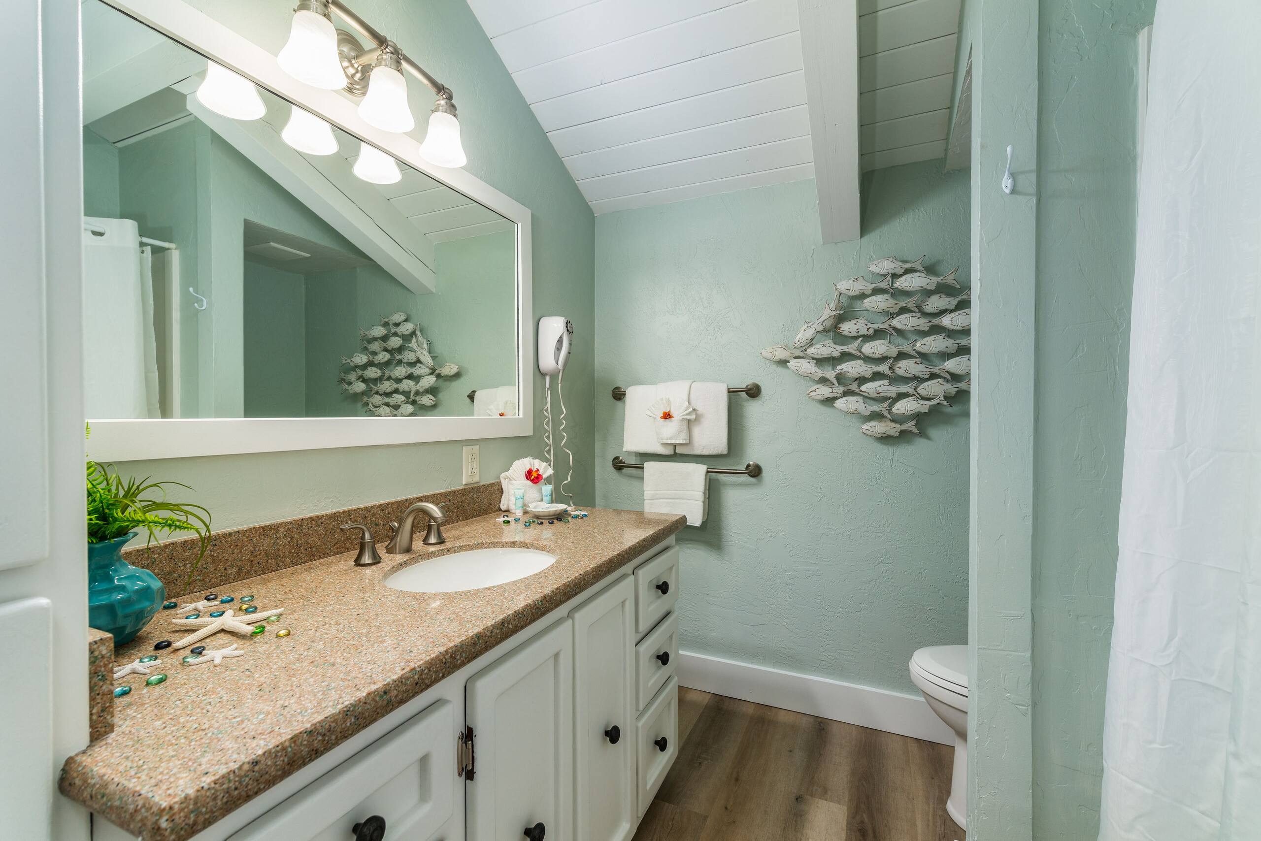 Condo in Lahaina · ★4.9 · 2 bedrooms · 3 beds · 2 baths - Image 24