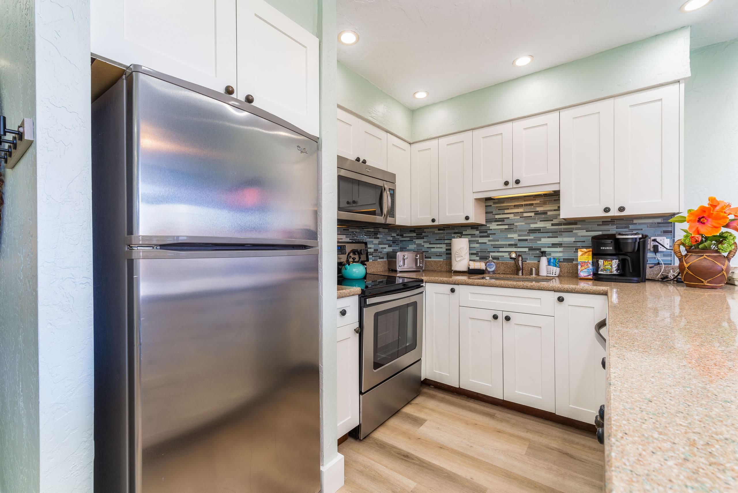 Condo in Lahaina · ★4.9 · 2 bedrooms · 3 beds · 2 baths - Image 11