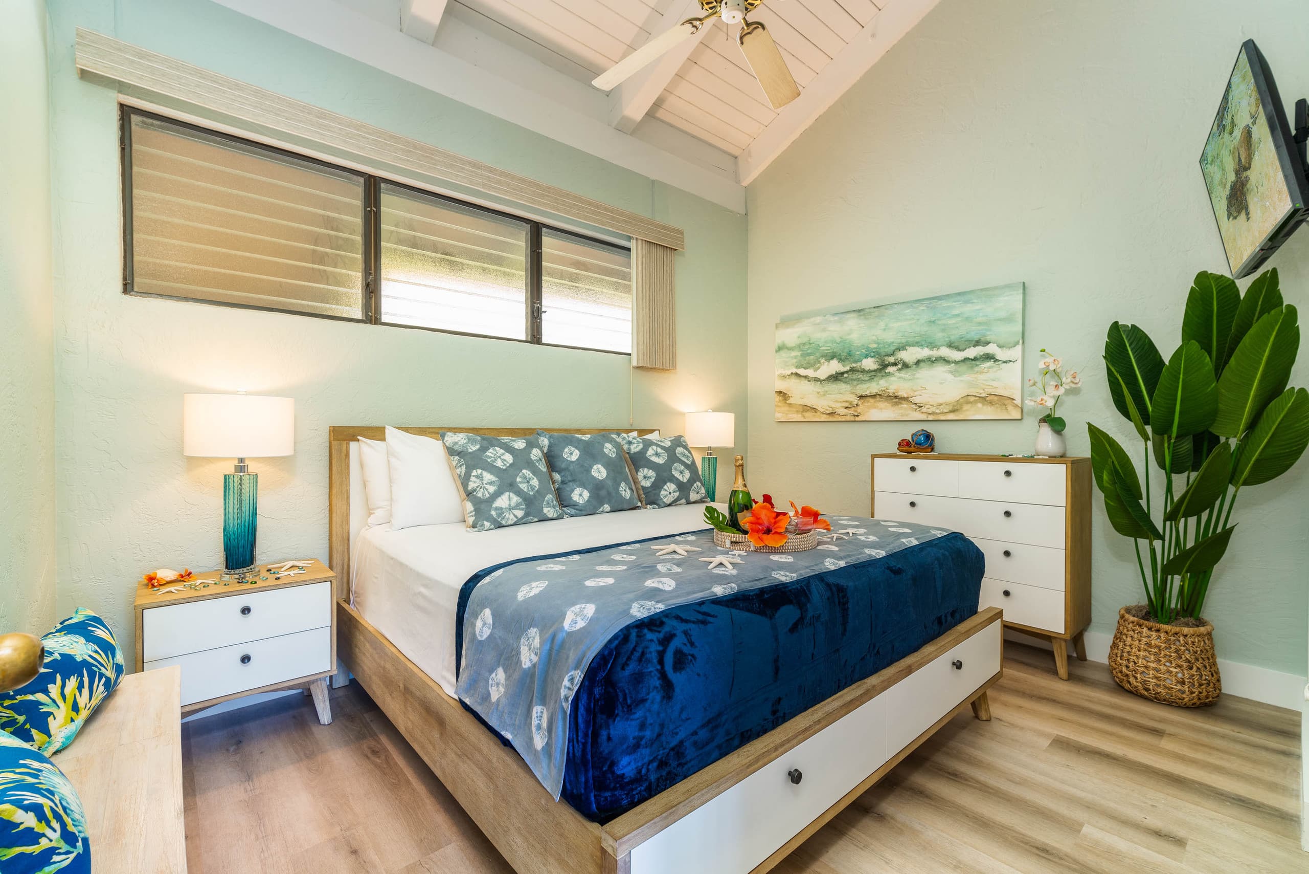 Condo in Lahaina · ★4.9 · 2 bedrooms · 3 beds · 2 baths - Image 14