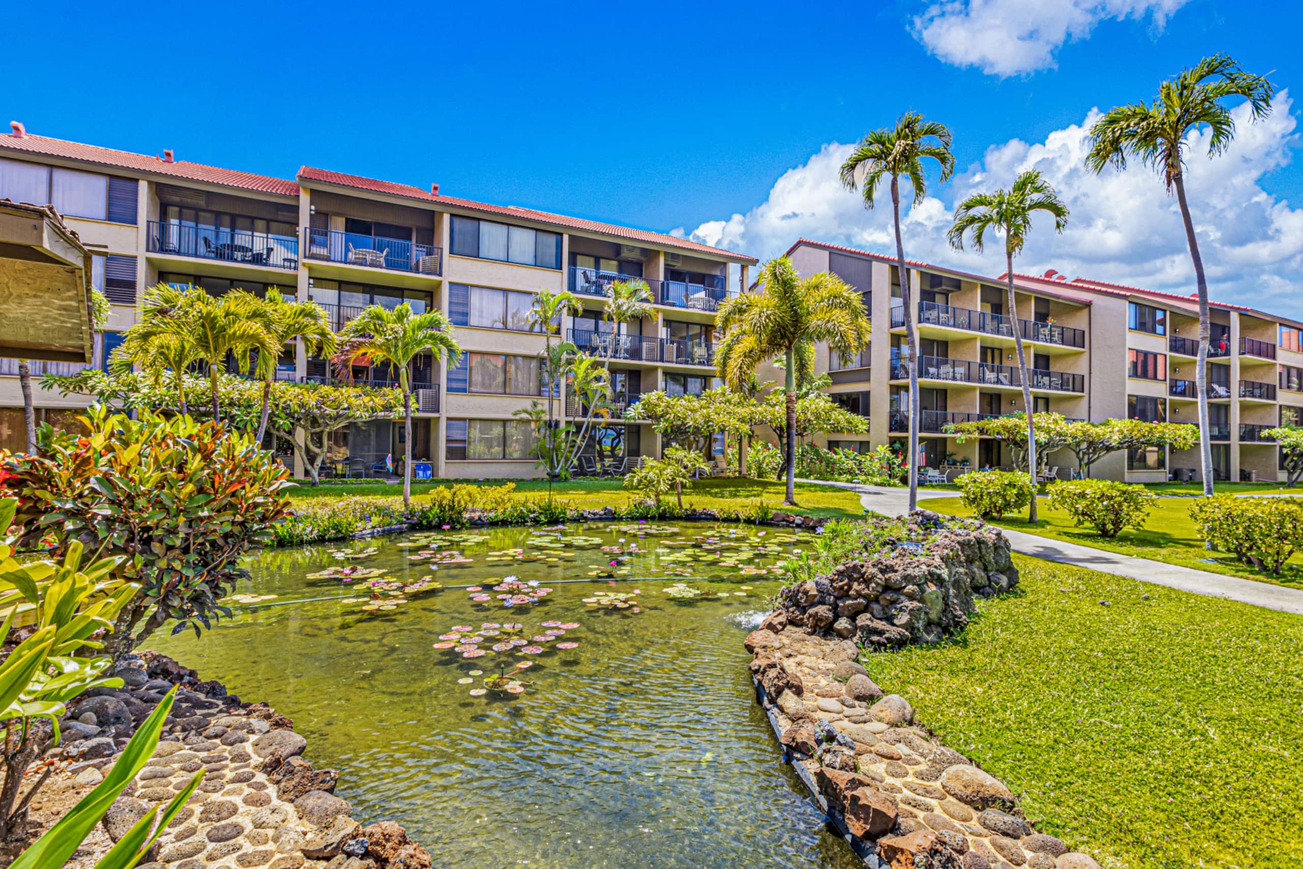 Condo in Lahaina · ★4.9 · 2 bedrooms · 3 beds · 2 baths - Image 37