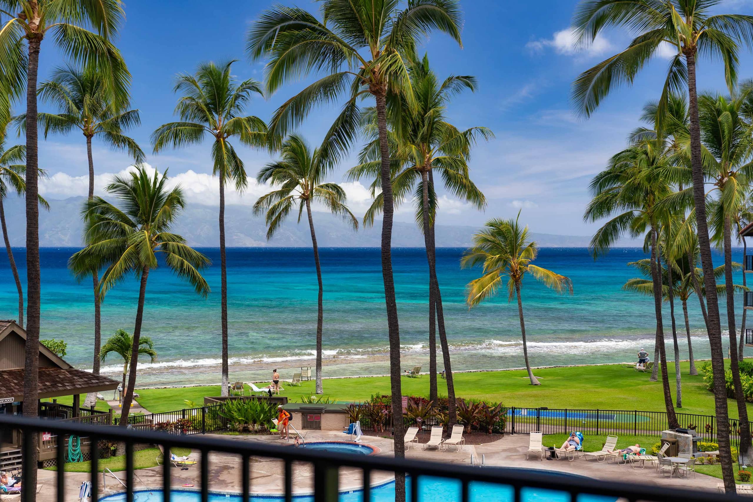Condo in Lahaina · ★4.9 · 2 bedrooms · 3 beds · 2 baths - Image 2