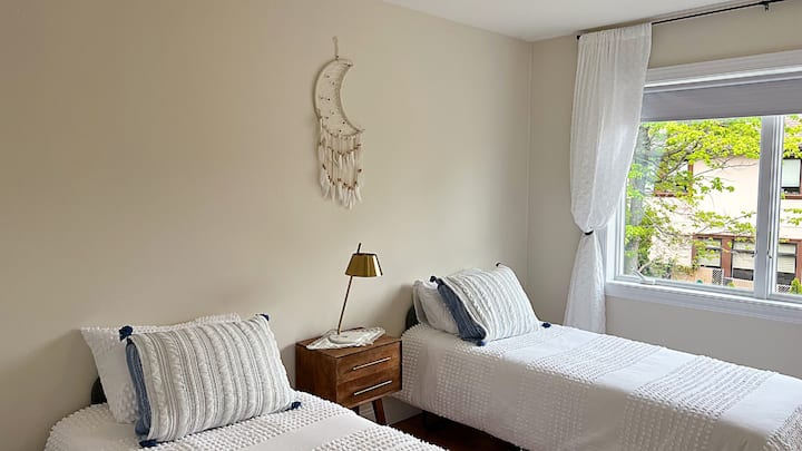 2nd bedroom with 2 twin beds and closet.