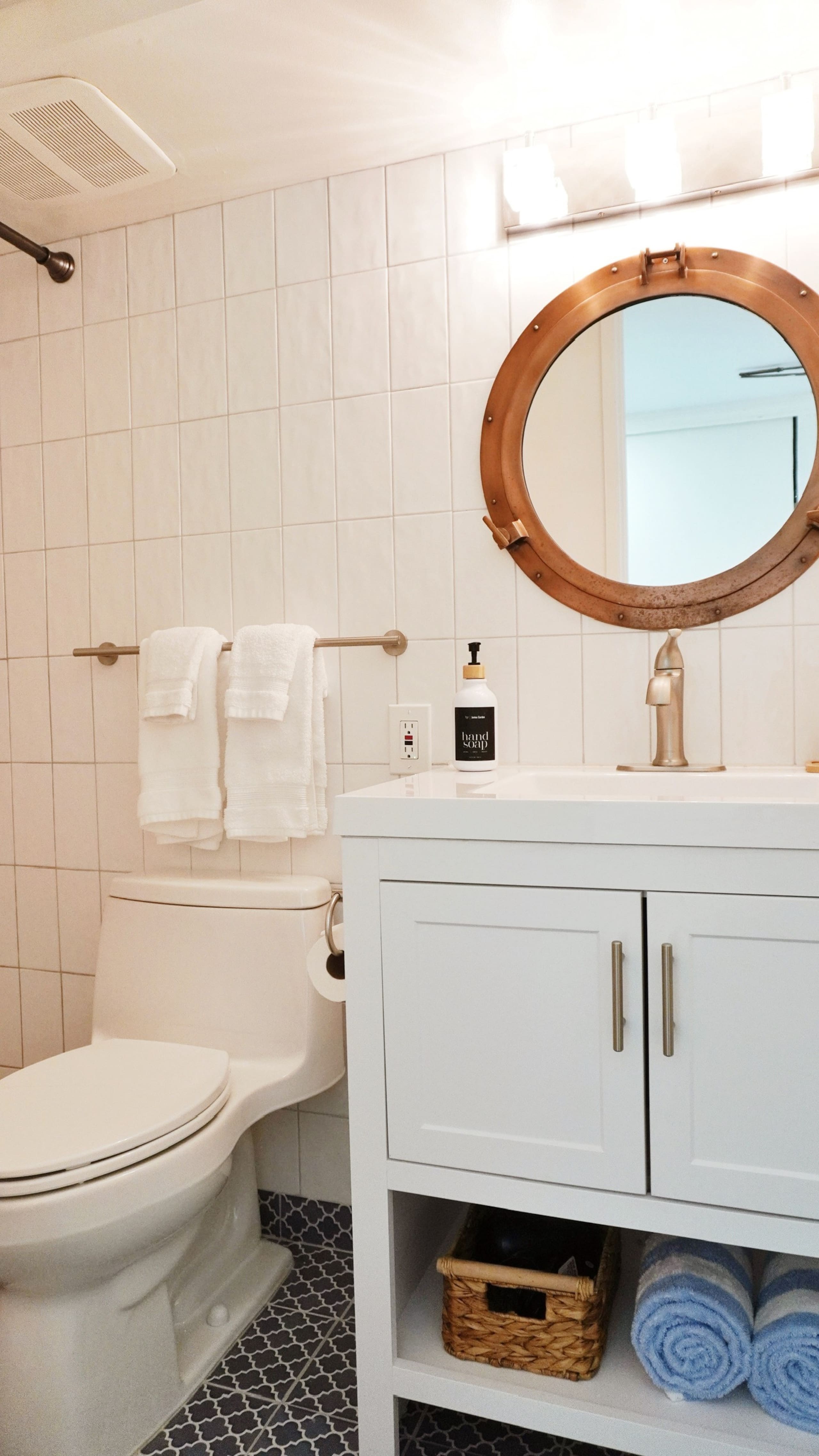 Condo in Honolulu · ★4.94 · Studio · 2 beds · 1 private bath - Image 14