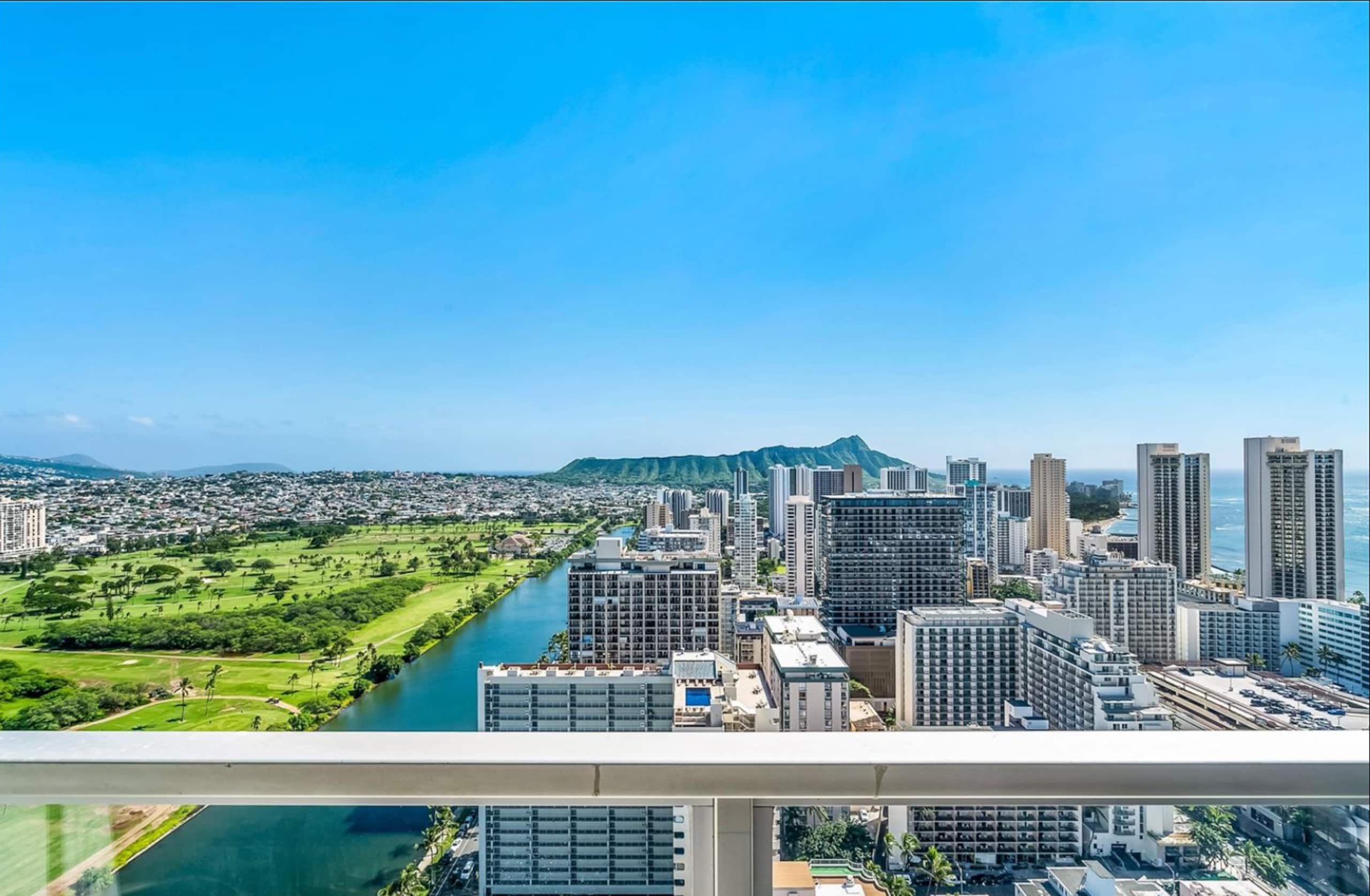 Condo in Honolulu · ★4.94 · Studio · 2 beds · 1 private bath - Image 1