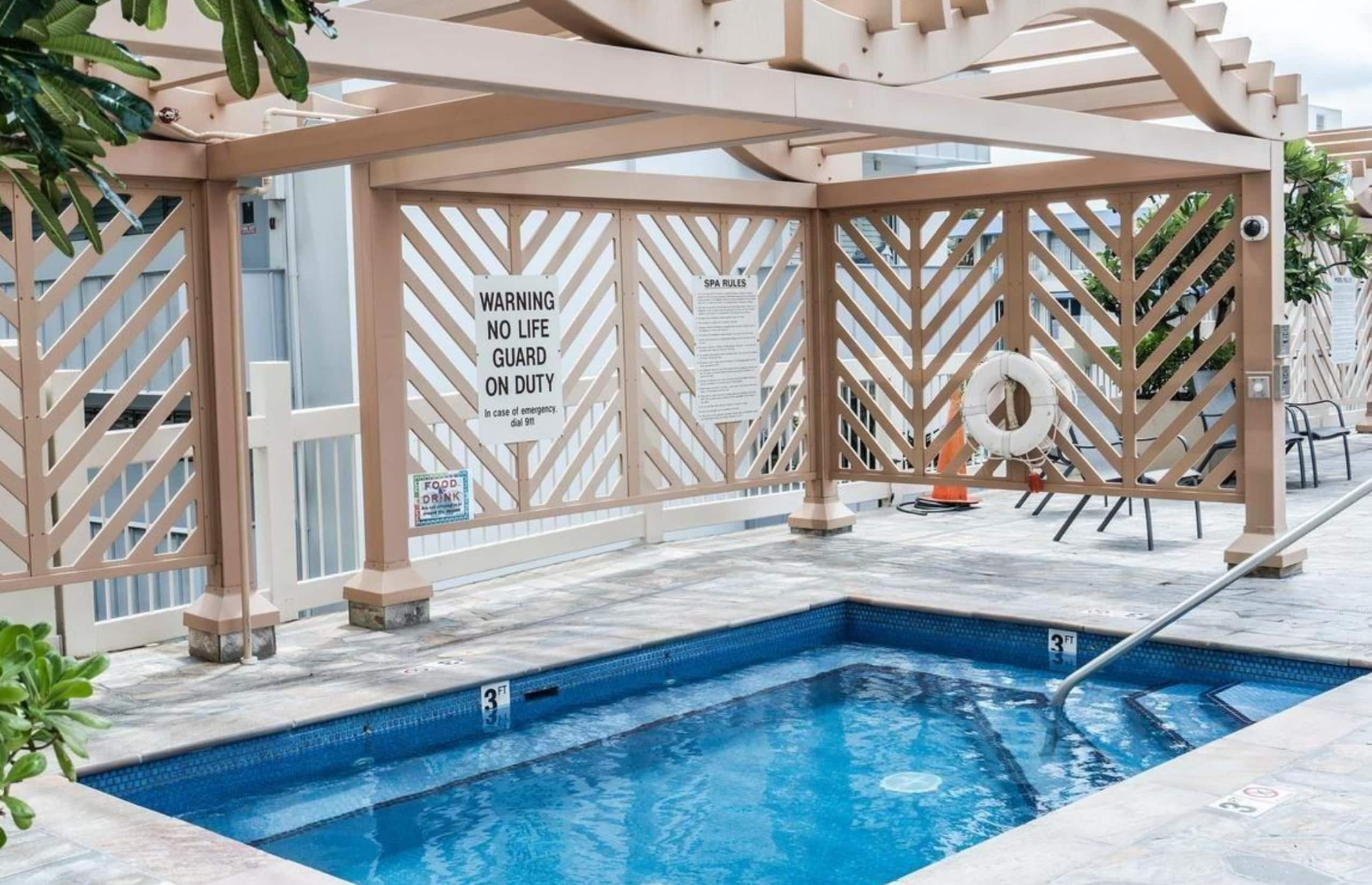 Condo in Honolulu · ★4.94 · Studio · 2 beds · 1 private bath - Image 40