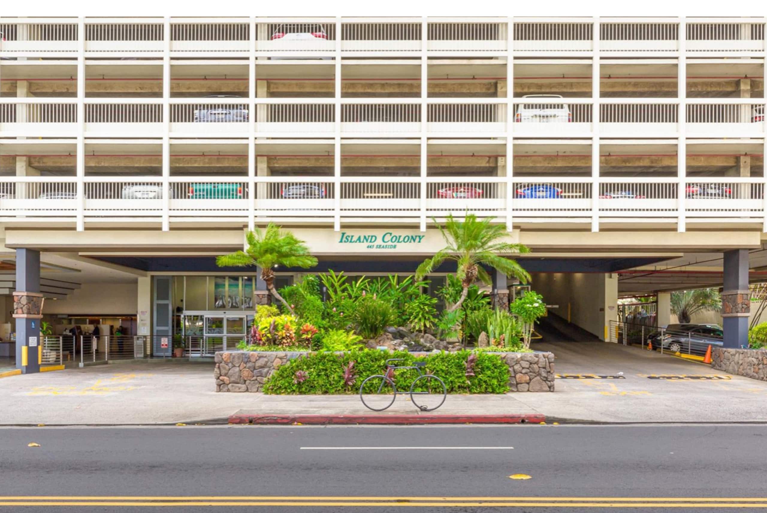 Condo in Honolulu · ★4.94 · Studio · 2 beds · 1 private bath - Image 36