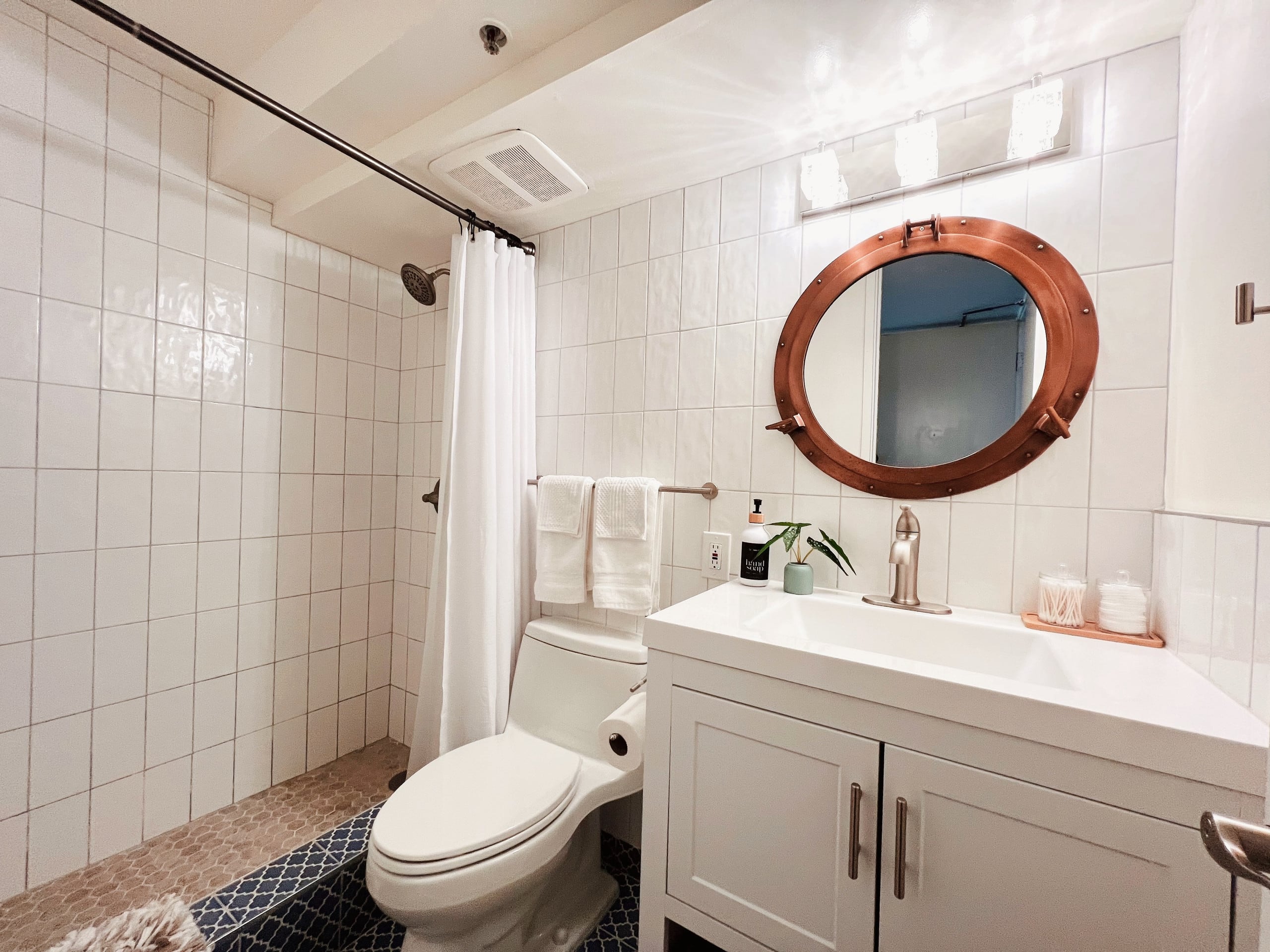 Condo in Honolulu · ★4.94 · Studio · 2 beds · 1 private bath - Image 13