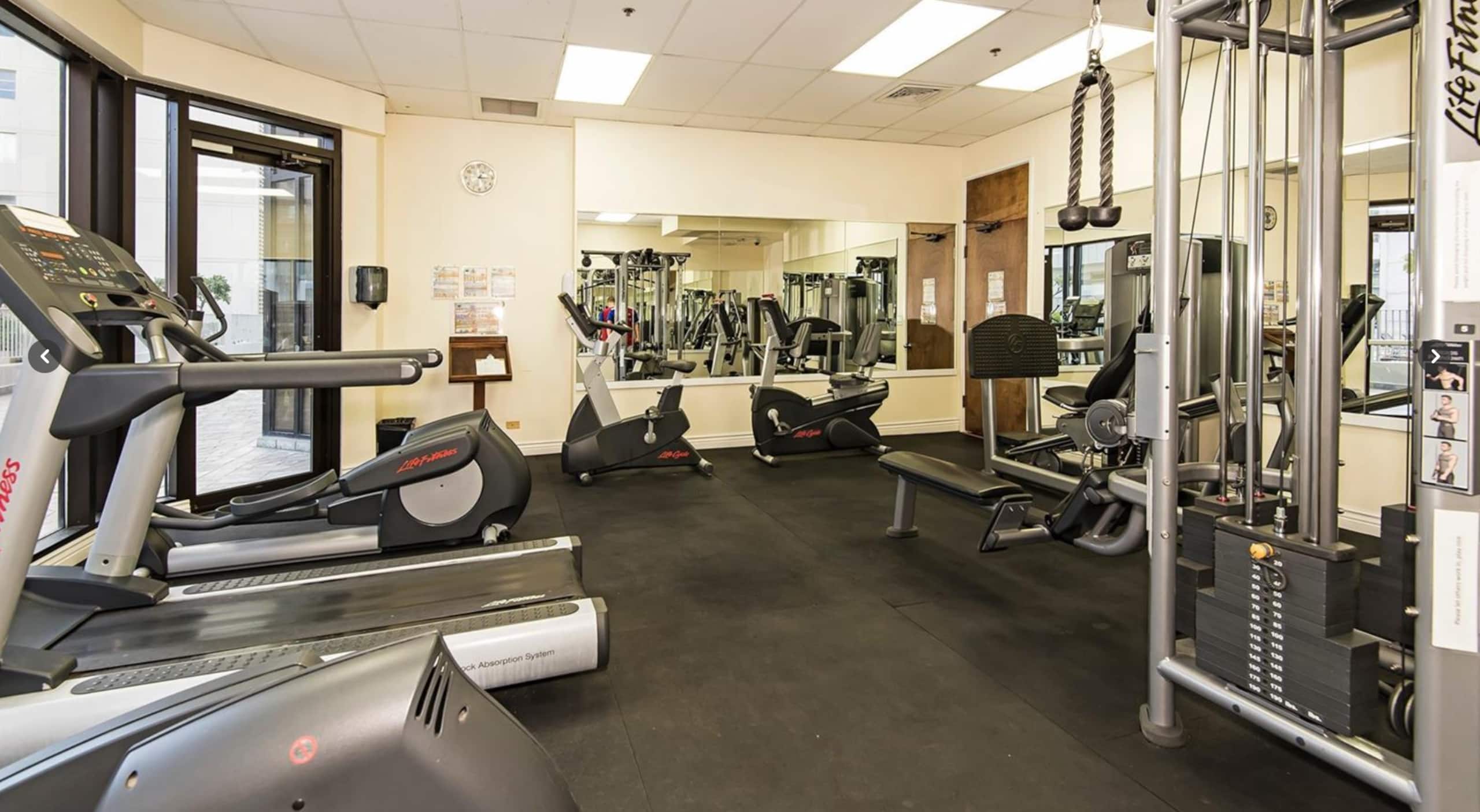Condo in Honolulu · ★4.94 · Studio · 2 beds · 1 private bath - Image 32